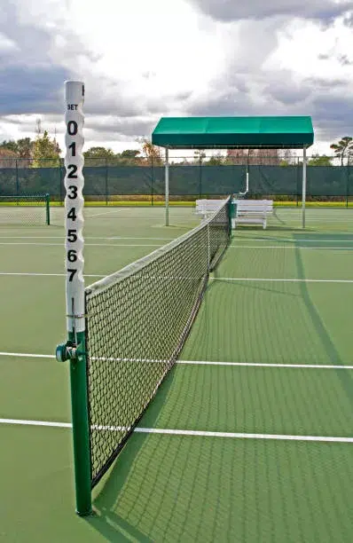 Construction d'un court de tennis pour les hôtels