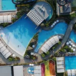 Construction d'un court de tennis pour les hôtels