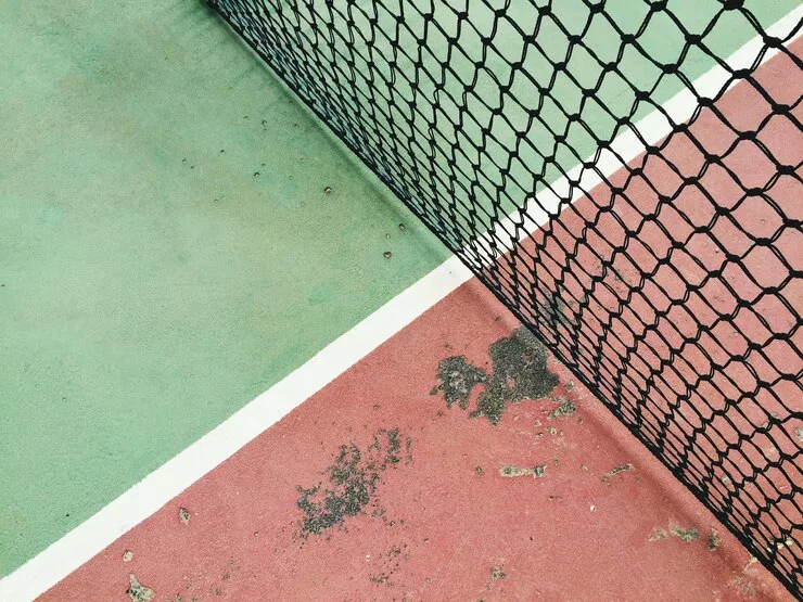 vue-angle-eleve-du-filet-tennis_1048944-22769453