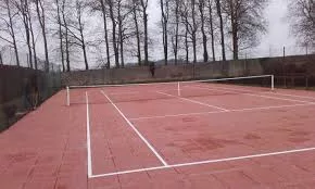 Pourquoi la météo influence-t-elle la réparation de fissures sur court de tennis ?