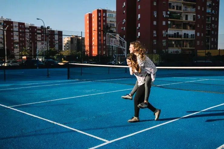 Pourquoi la vente de vêtements de tennis tendance attire-t-elle de plus en plus de sportifs ?