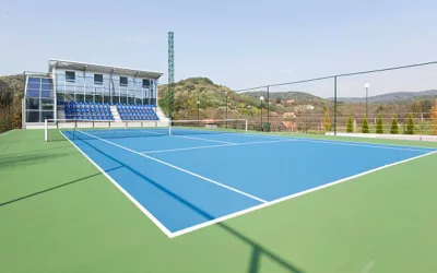 Comment choisir le meilleur matériau pour la construction de courts et terrains de tennis en béton poreux ?