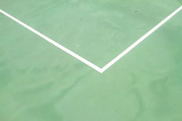 construction d'un court de tennis à Aix-en-Provence