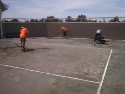 Comment intégrer des équipements modernes lors de la construction d’un court de tennis en béton poreux à Aix-en-Provence ?