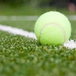 construction d'un court de tennis en gazon synthétique à Cannes