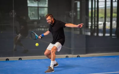 Quel est le prix de la construction d’un terrain de padel en indoor par rapport à l’outdoor ?