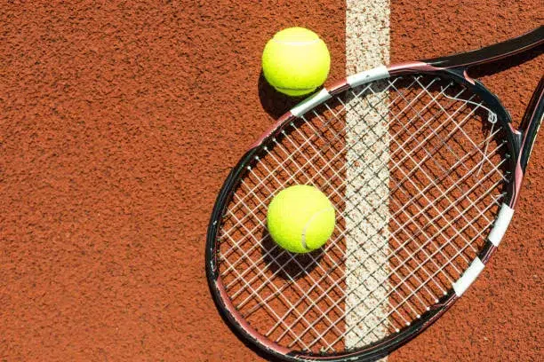 Prix terrain de tennis terre battue