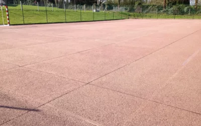 Où trouver des avis sur les constructeurs de courts de tennis à Nantes ?