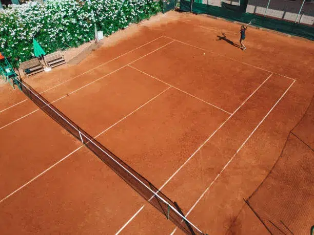 Prix terrain de tennis terre battue