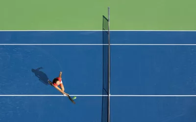 Quels délais Service Tennis respecte-t-il pour une rénovation court de tennis Mougins réussie ?