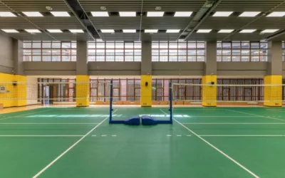 La rénovation court de tennis Saint-Tropez : doit-elle être conforme aux normes FFT ?