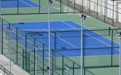 Construction terrain padel Paris : penser à la clôture et aux vitres
