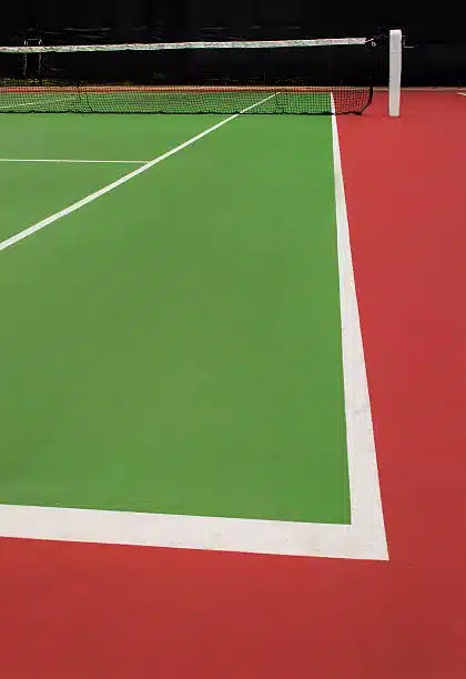 Combien de temps après la fin des travaux peut-on jouer sur une construction court de tennis Nantes ?