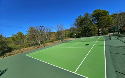 Peut-on prévoir un éclairage intégré dès la construction terrain de padel à Cannes ?