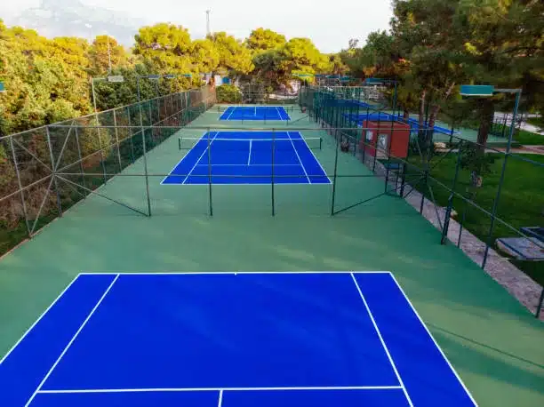Faut-il passer par un maître d’œuvre pour superviser une construction terrain de padel à Grasse ?