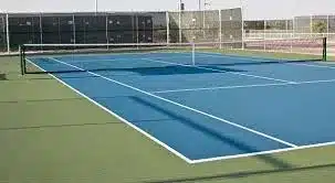 Comment garantir une construction court de tennis en béton poreux à Caen performante, durable et parfaitement maîtrisée ?
