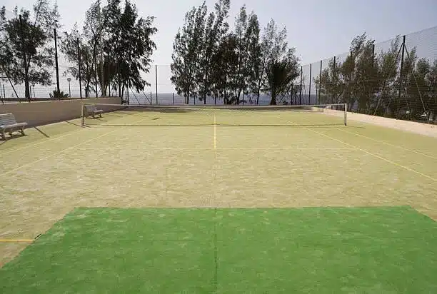 Quels matériaux garantissent la meilleure durabilité pour une construction terrain de padel à Bordeaux ?