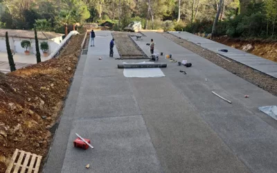 Faut-il refaire le drainage lors d’une rénovation de court de tennis à Saint-Tropez ?