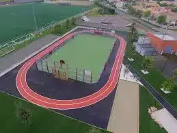 Construction d’un terrain multisport à Bordeaux : une installation pensée pour répondre aux besoins modernes