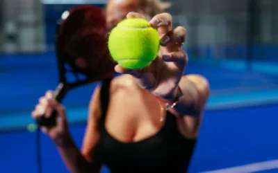 Construire un terrain de padel à Paris : maîtriser les contraintes urbaines pour un projet fiable, durable et conforme