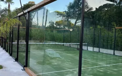 Construire un terrain de padel à Paris : anticiper les contraintes urbaines pour garantir un court durable et performant