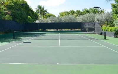 Comment adapter les dimensions officielles lors d’une construction court de tennis à Poitiers sur un terrain limité ?