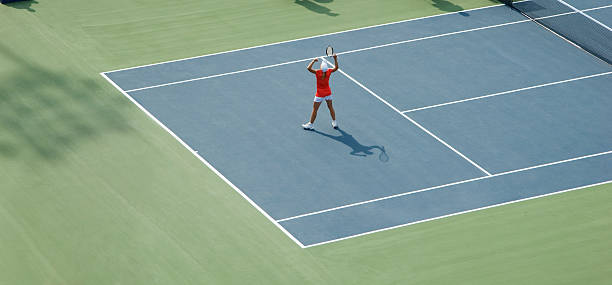Faut-il adapter les fondations pour une construction court de tennis en beton poreux Nice près du littoral ?