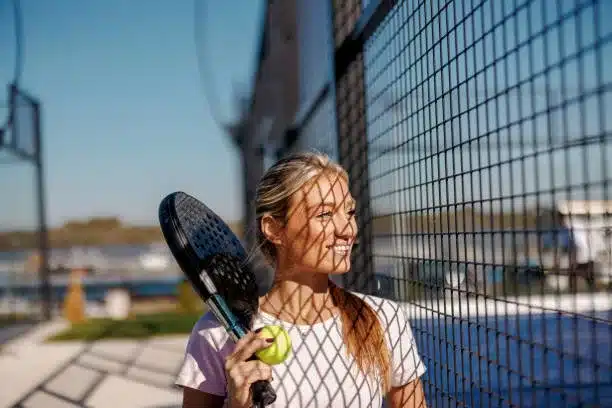 Construction court de tennis Saint Tropez : comment concevoir un projet respectueux de l’environnement et du cadre naturel ?
