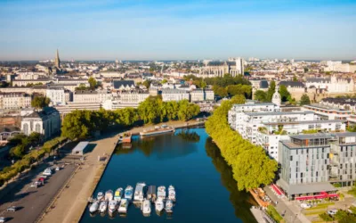 Quelle entreprise contacter pour une construction court de tennis gazon synthetique à Avignon sur mesure ?