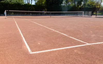 Quels signes montrent qu’une rénovation de court en terre battue à Avignon devient indispensable ?