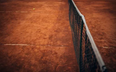 Quels avantages apporte une rénovation court de tennis terre battue à Avignon pour un club sportif ?