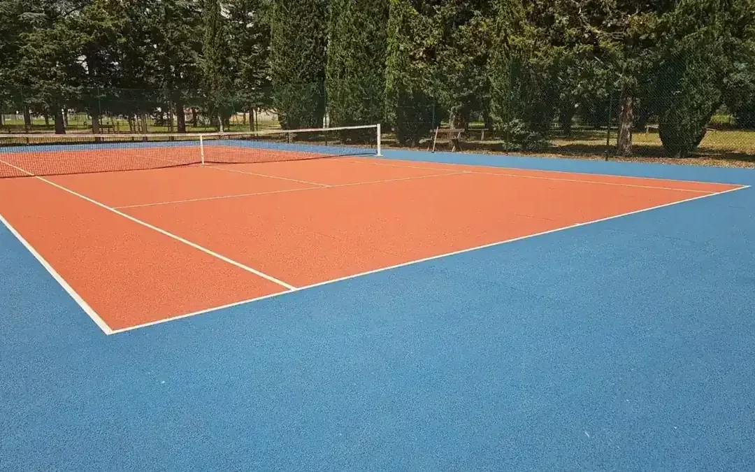 Pourquoi choisir un revêtement adapté au climat lors d’une rénovation court de tennis Hyères ?